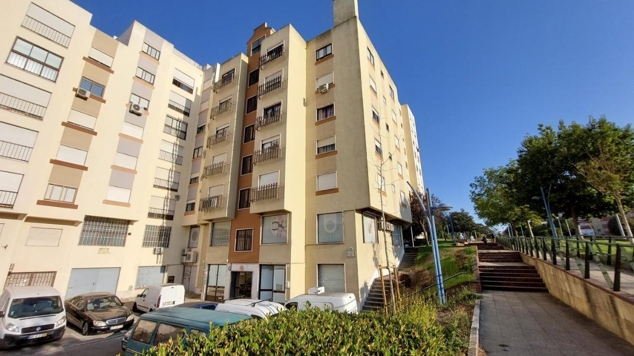 דירות אמאדורה Enjoy Lisbon Cascais Sintra 1200 Metres To Metro Blue Line Sintra Rail Line Free Parking מראה חיצוני תמונה